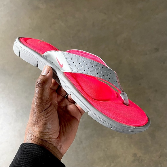 WMNS NIKE COMFORT THONG SILVER GREY HOT NEON PINKS FOOTBEDS FOOT BED FOOTBED - Picture 4 of 4